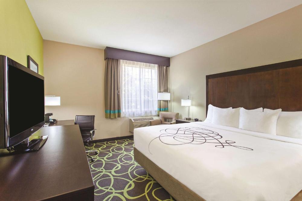 King Room with Mobility/Hearing Impaired Access - Non-Smoking interior